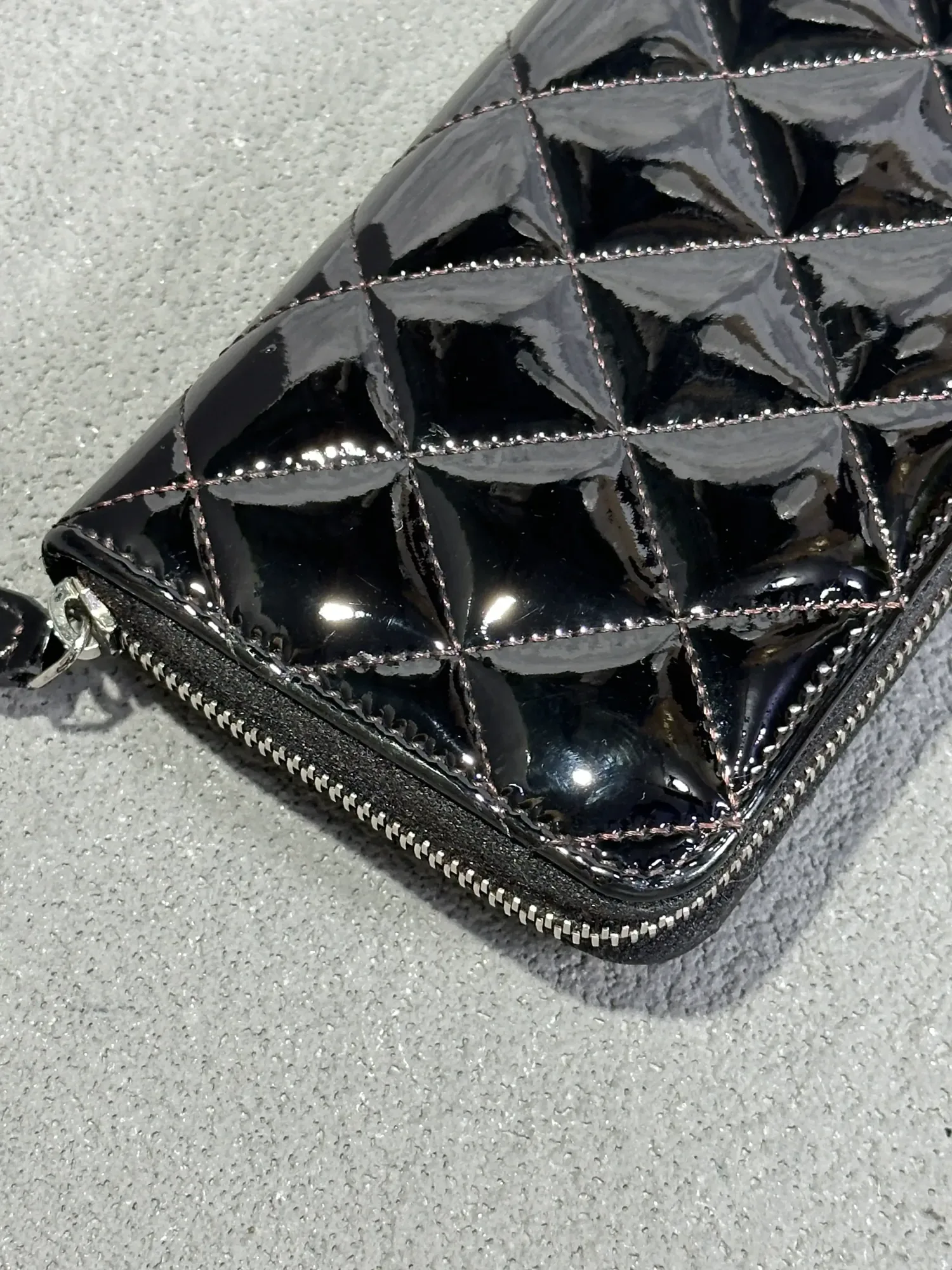 지갑-샤넬-페이던트 염색 -샤넬 클래식 퀼팅 페이던트 WOC(Wallet On Chain) 수선 후